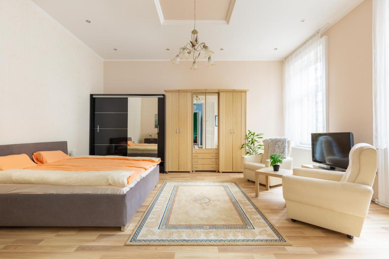 F24 Ferenc Apartment Budapest Luaran gambar