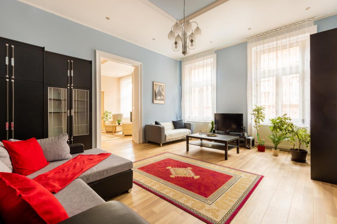 F24 Ferenc Apartment Budapest Luaran gambar