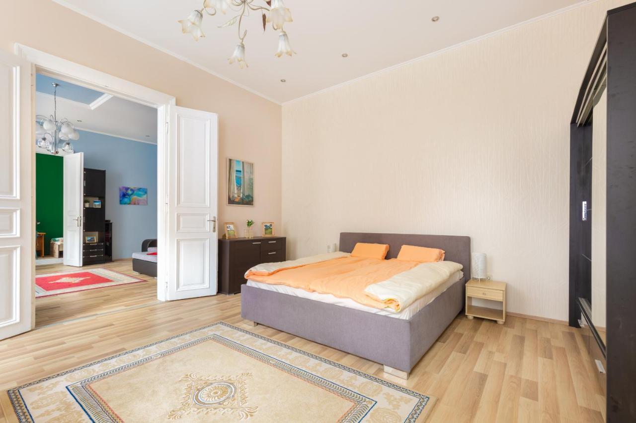 F24 Ferenc Apartment Budapest Luaran gambar