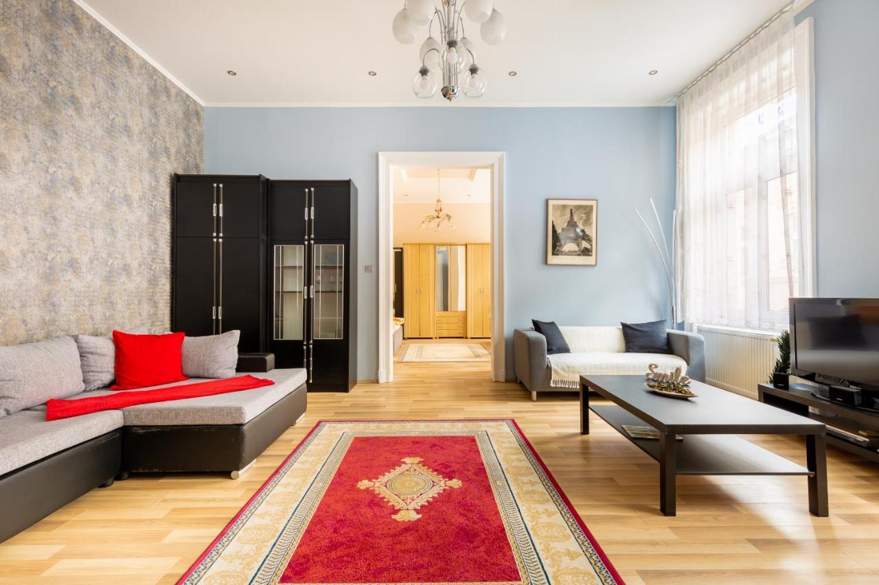 F24 Ferenc Apartment Budapest Luaran gambar