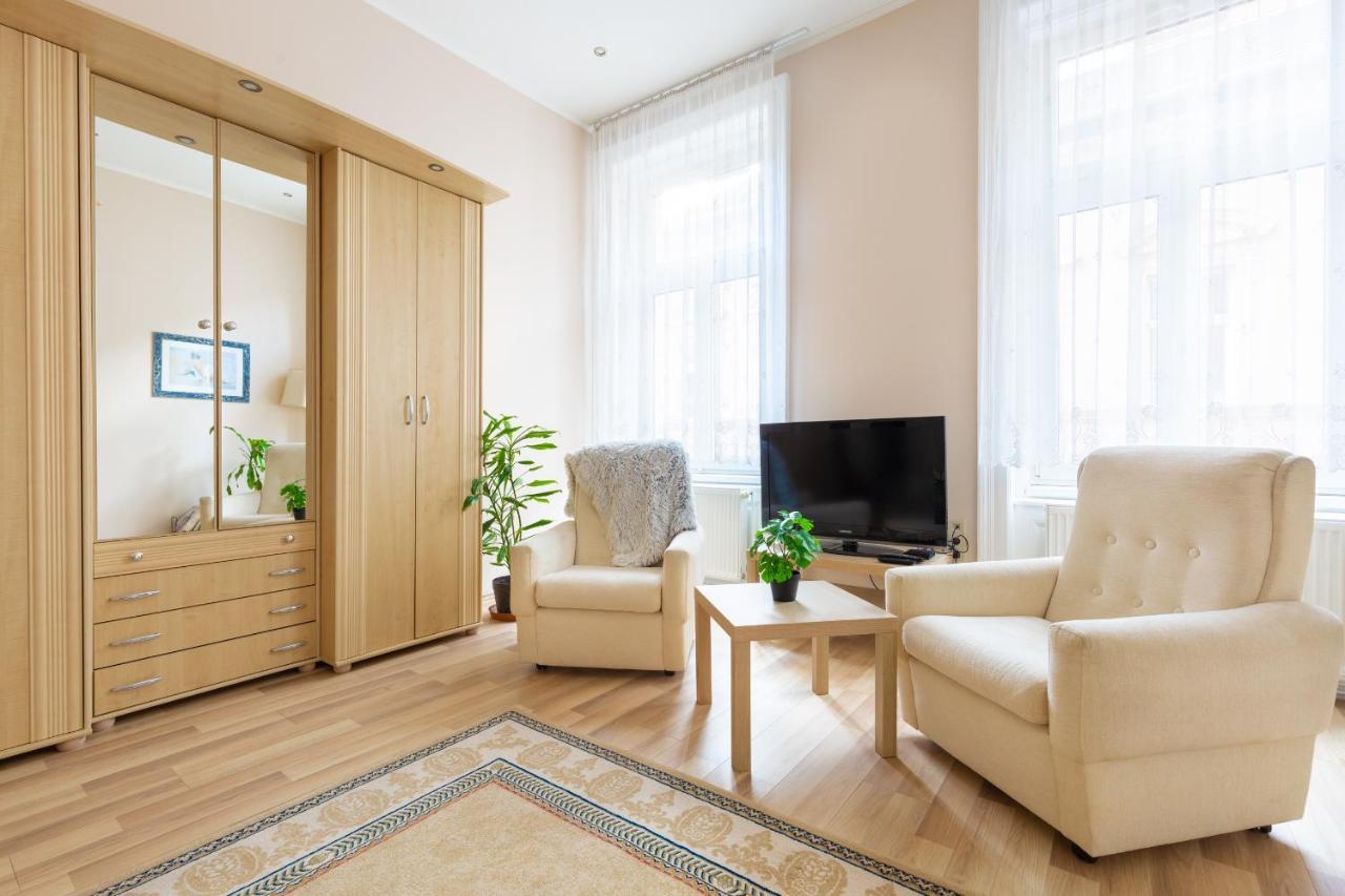 F24 Ferenc Apartment Budapest Luaran gambar