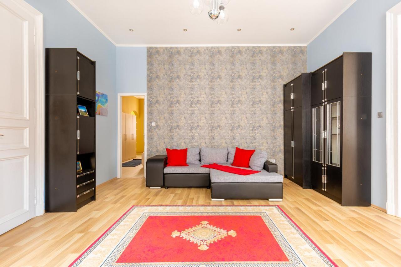 F24 Ferenc Apartment Budapest Luaran gambar