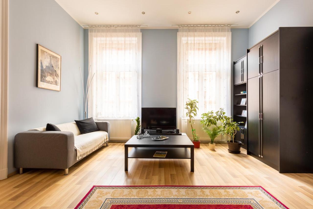 F24 Ferenc Apartment Budapest Luaran gambar