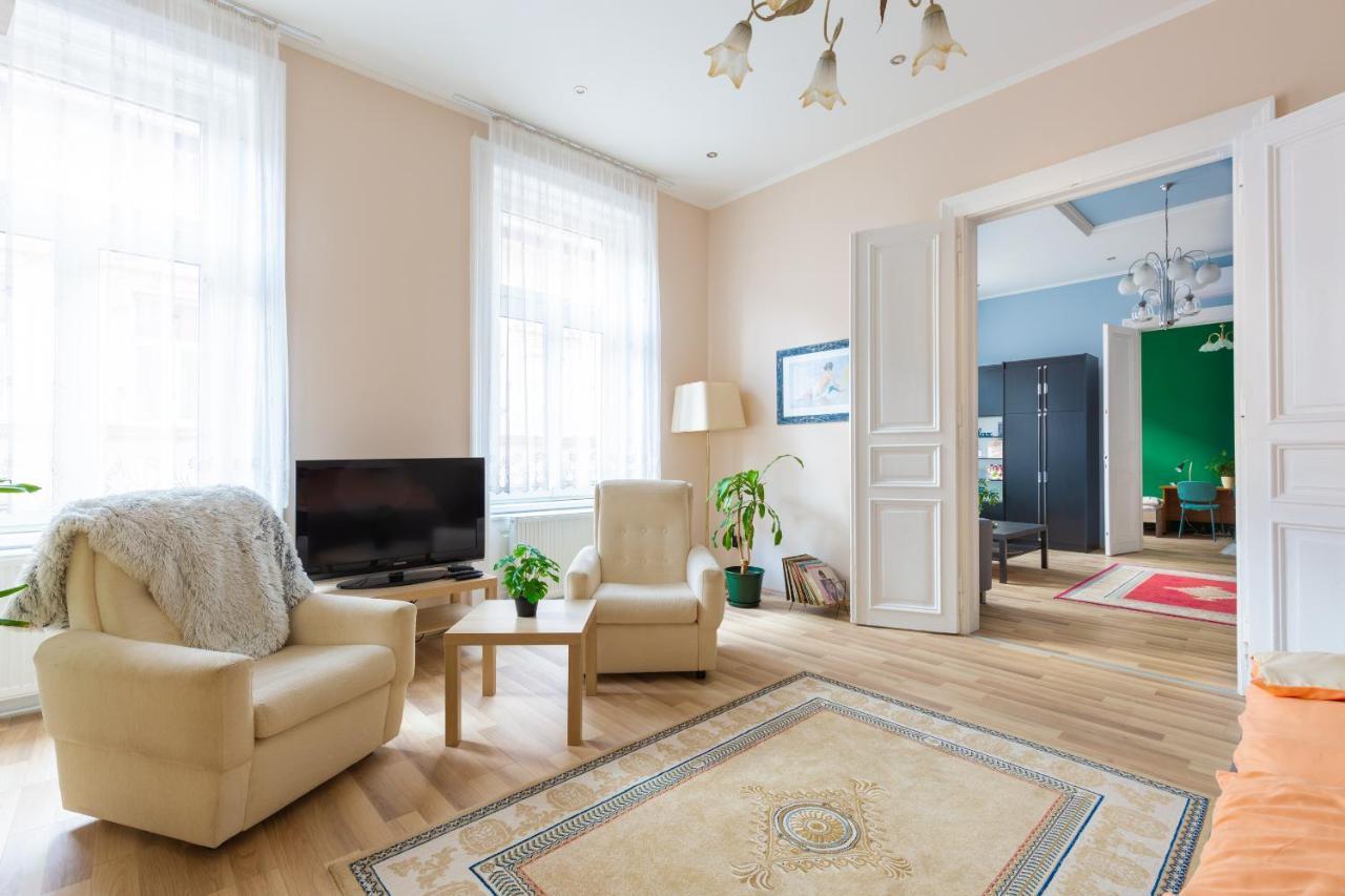 F24 Ferenc Apartment Budapest Luaran gambar